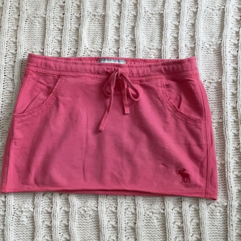 Abercrombie women’s size small pink mini skirt (sweatshirt material)